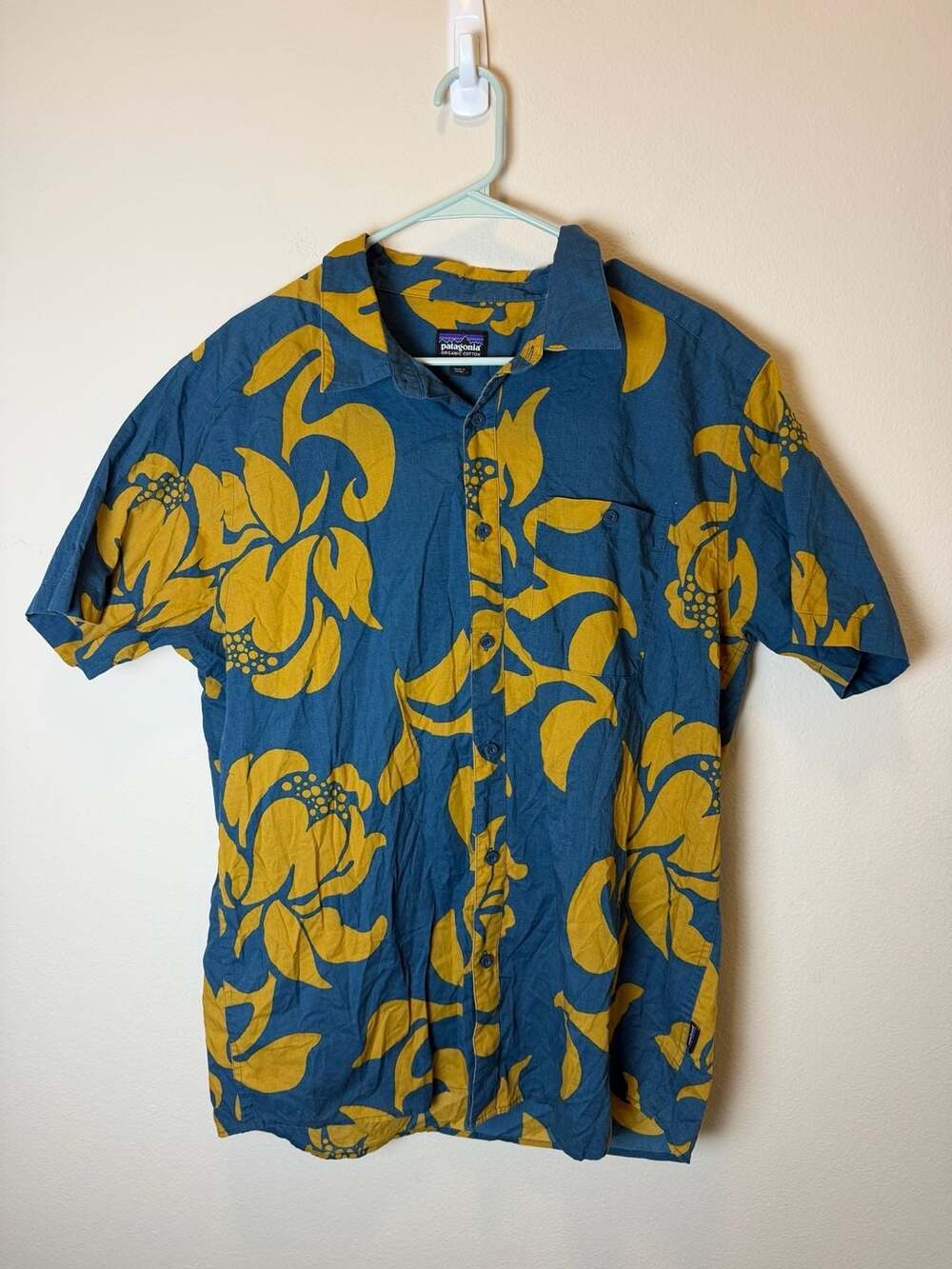 Patagonia Go To Shirt Size XL Blue Yellow Floral Short Sleeve